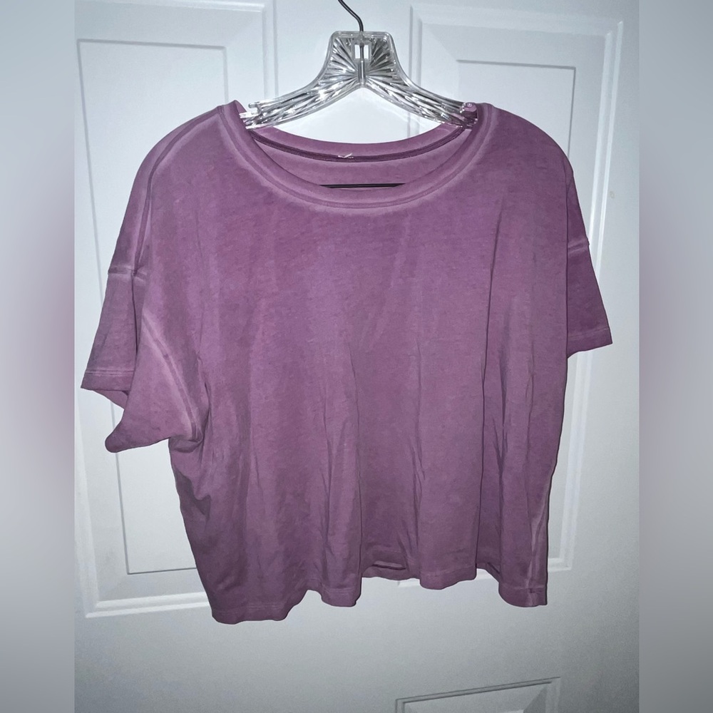 🍋 LIKE NEW Lululemon Cates Tee in Sublimado Pigment Dye Wisteria Purple - Sz 10